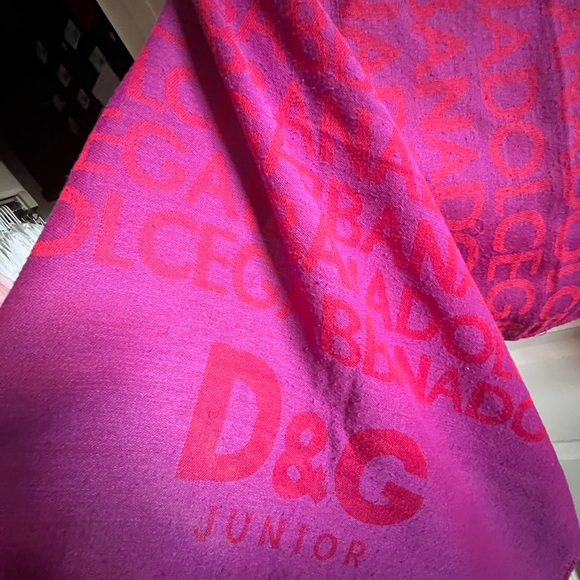 D&G Pink Shawl Cozy Wrap Scarf - Picture 3 of 7